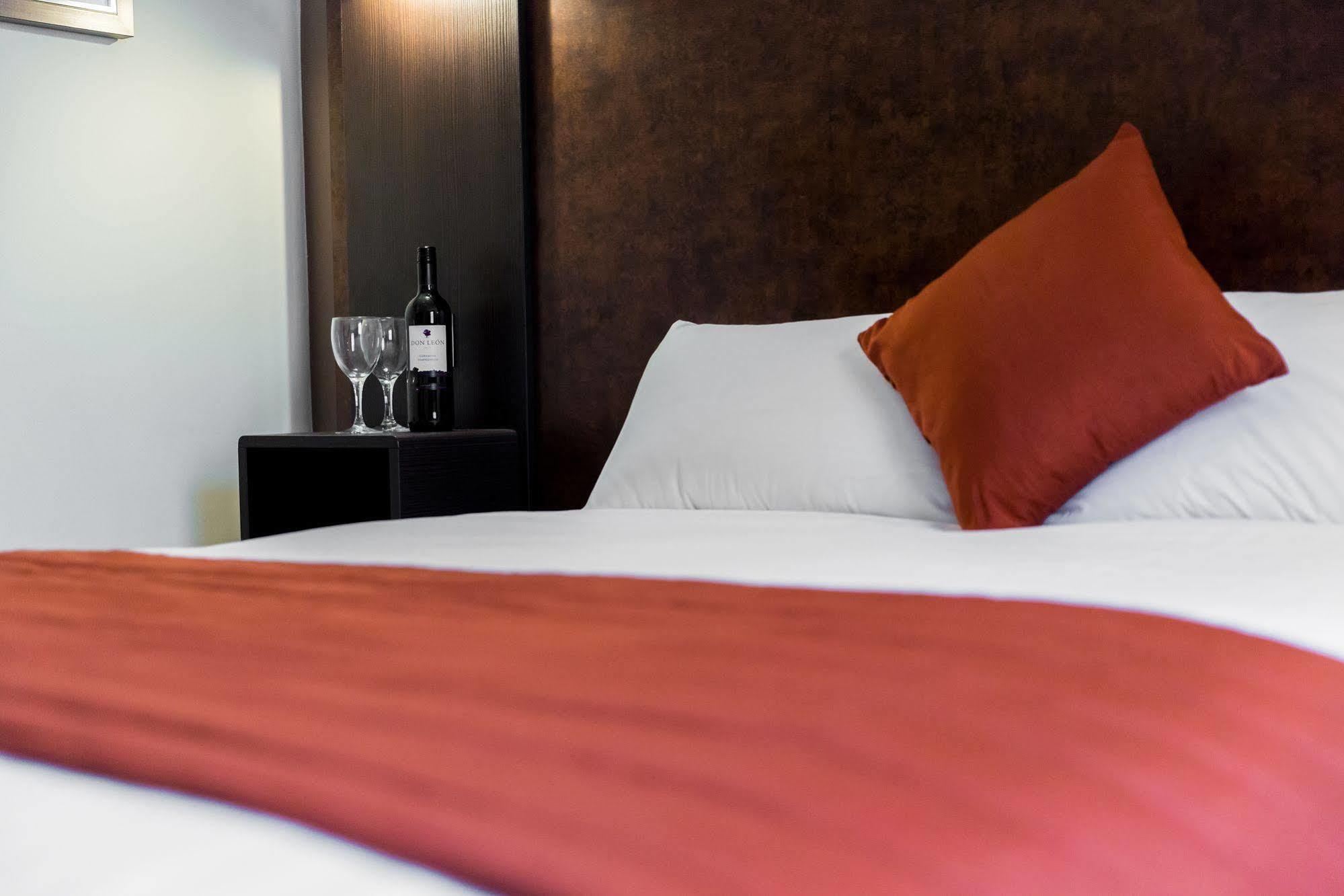 Dragonfly Hotel โคล์เชสเตอร์ ภายนอก รูปภาพ